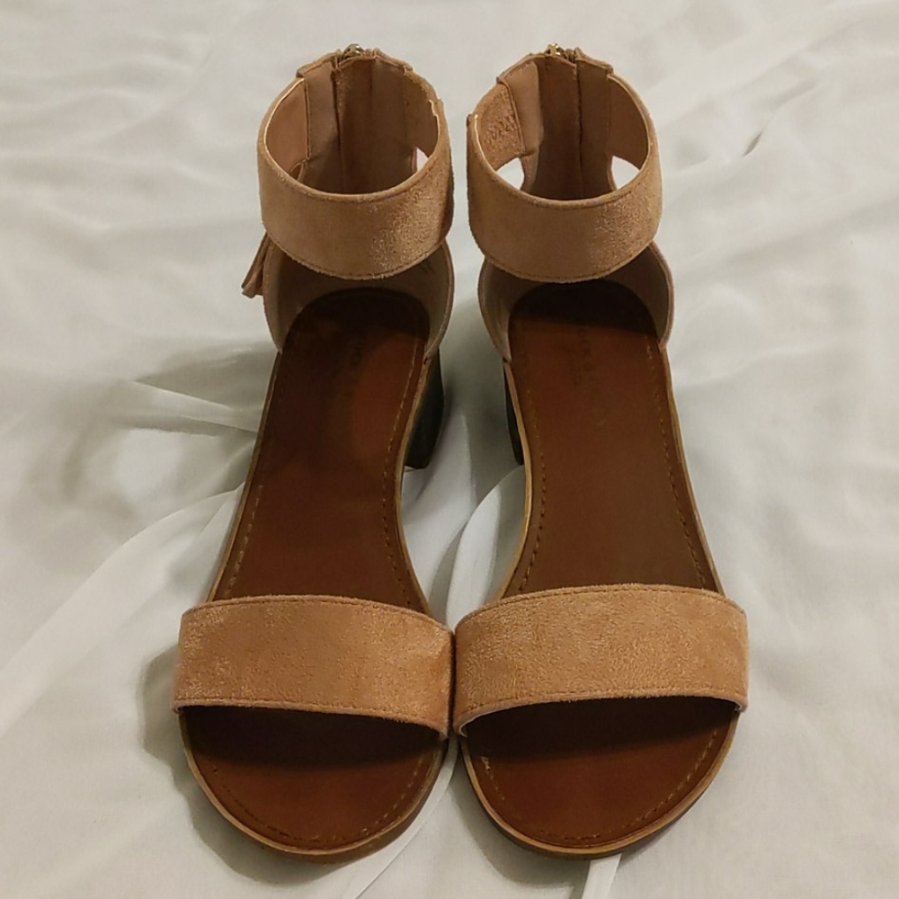 Shoes - Picture 2 of 7